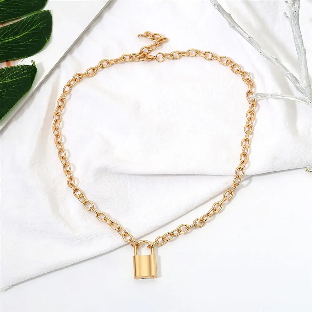 Женская цепочка с подвеской-замком Очаровательная до ключицы кулоном-замком