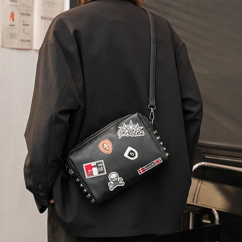 

Fashion Badge Rivet Men's Crossbody Bag Multi-function Shoulder Bag Men Street Style Crossbody Messenger Bag Male Clutch Bag