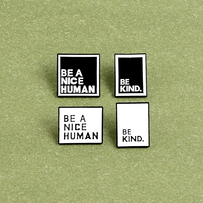 Квадратная коробка текстовая с черными границами надпись BE KIND NICE Man теплая