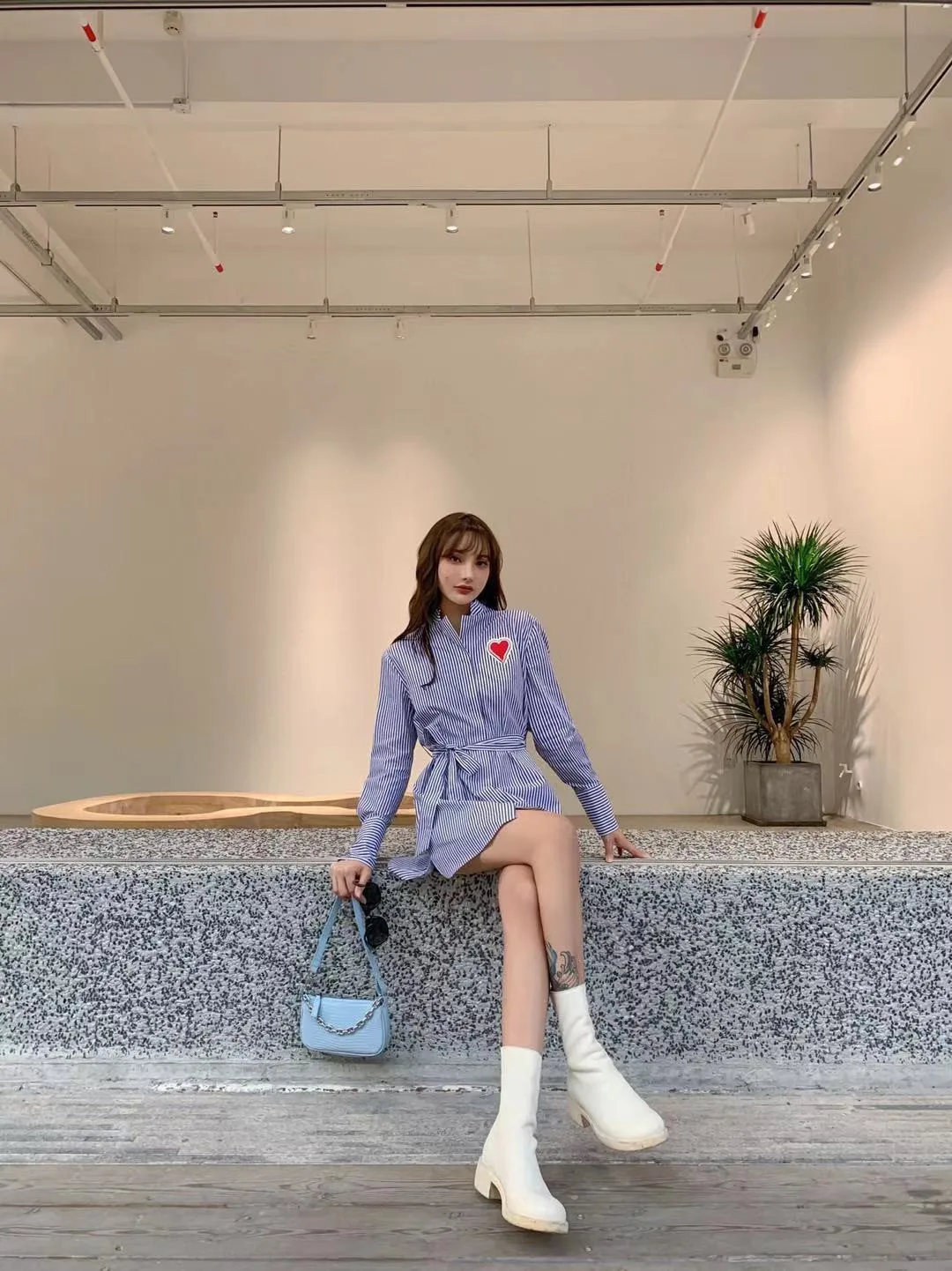 

2021 Spring and summer new red peach heart decorative stripe shirt dress classic blue visual sense is very thin