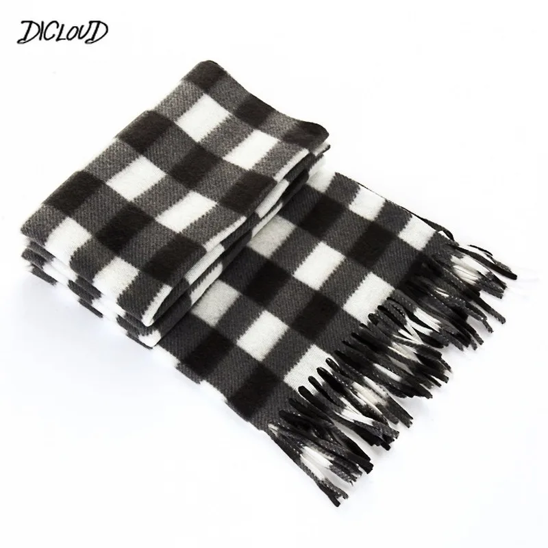 Женский клетчатый шарф с кисточками черный или белый теплый в повседневном стиле