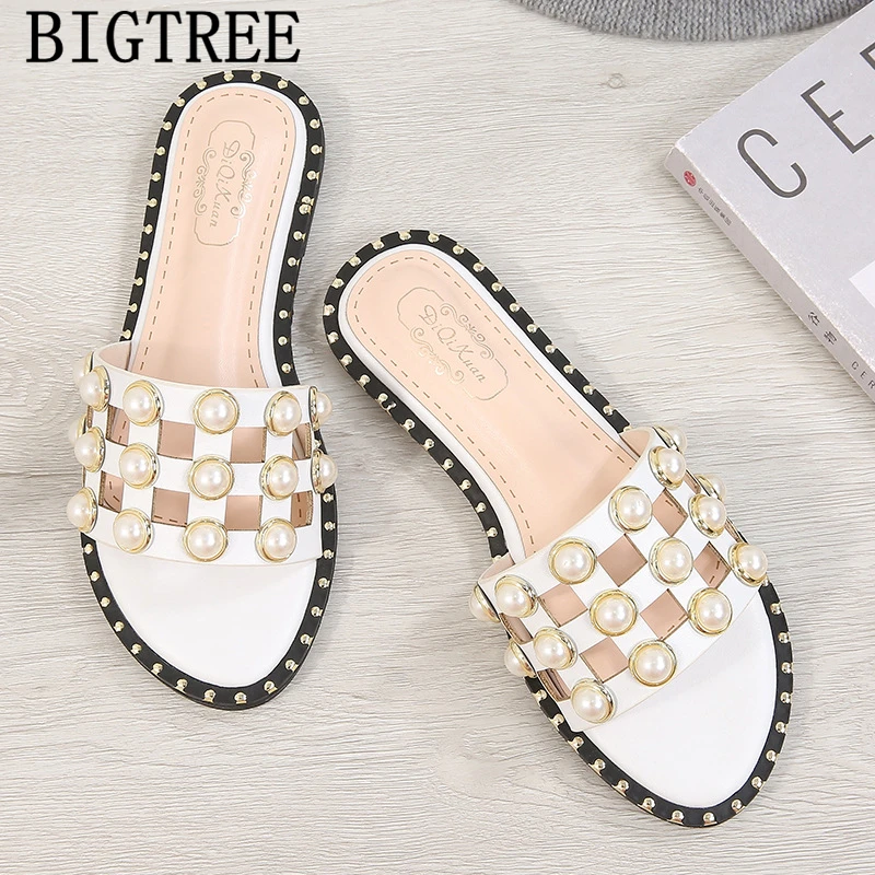 Белые шлепанцы с жемчугом кожаные милые женская летняя обувь большого размера