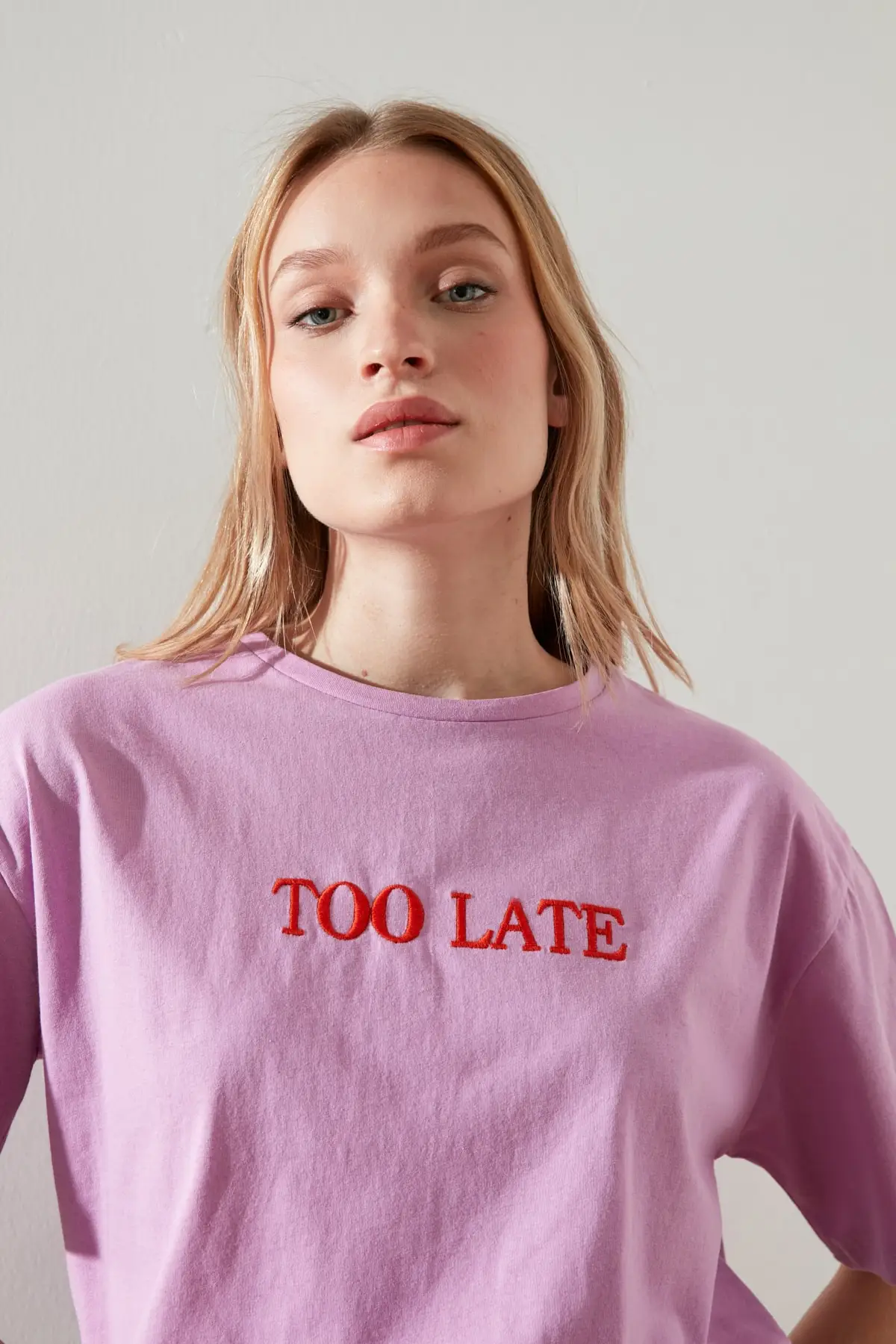 Трикотажная футболка бойфренд с вышивкой TWOSS20TS0228|Футболки| |