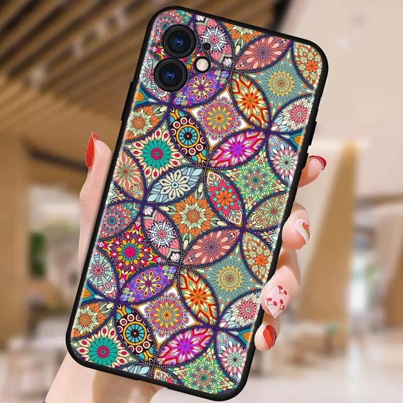 

Flowers Mandala for Apple iPhone 12 Pro Max Mini 11 Pro XS Max X XR 6S 6 7 8 Plus 5S SE2020 Black Phone Case