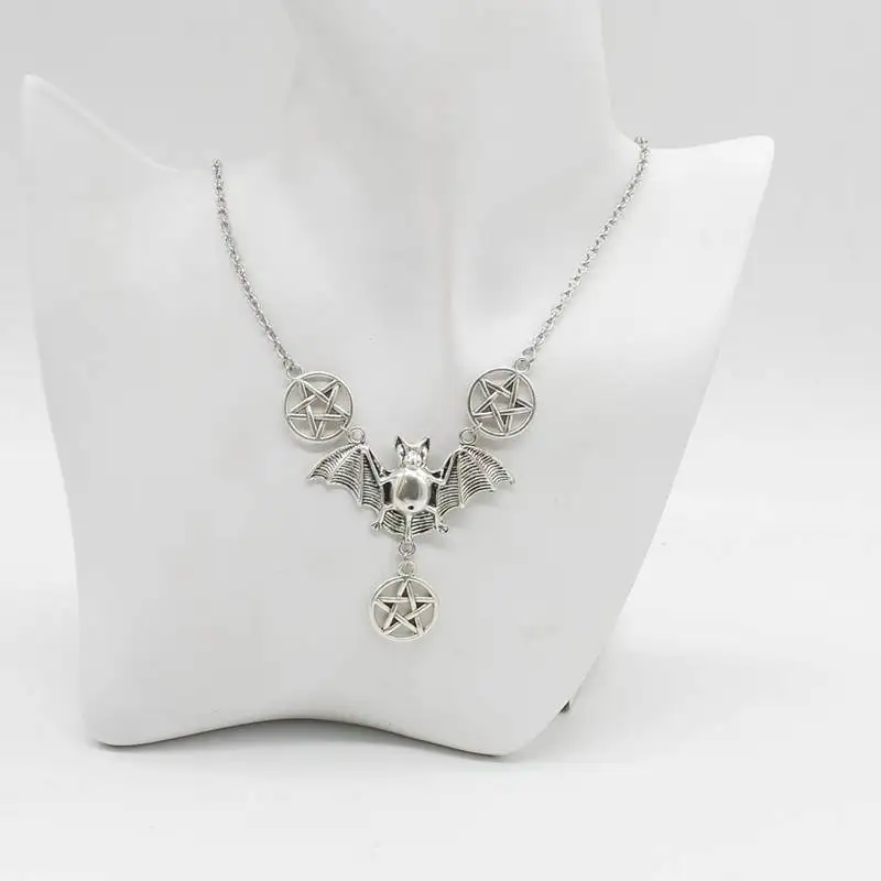 

Pentagrama de murciélago, collar boutique, regalo de niña de moda gótica