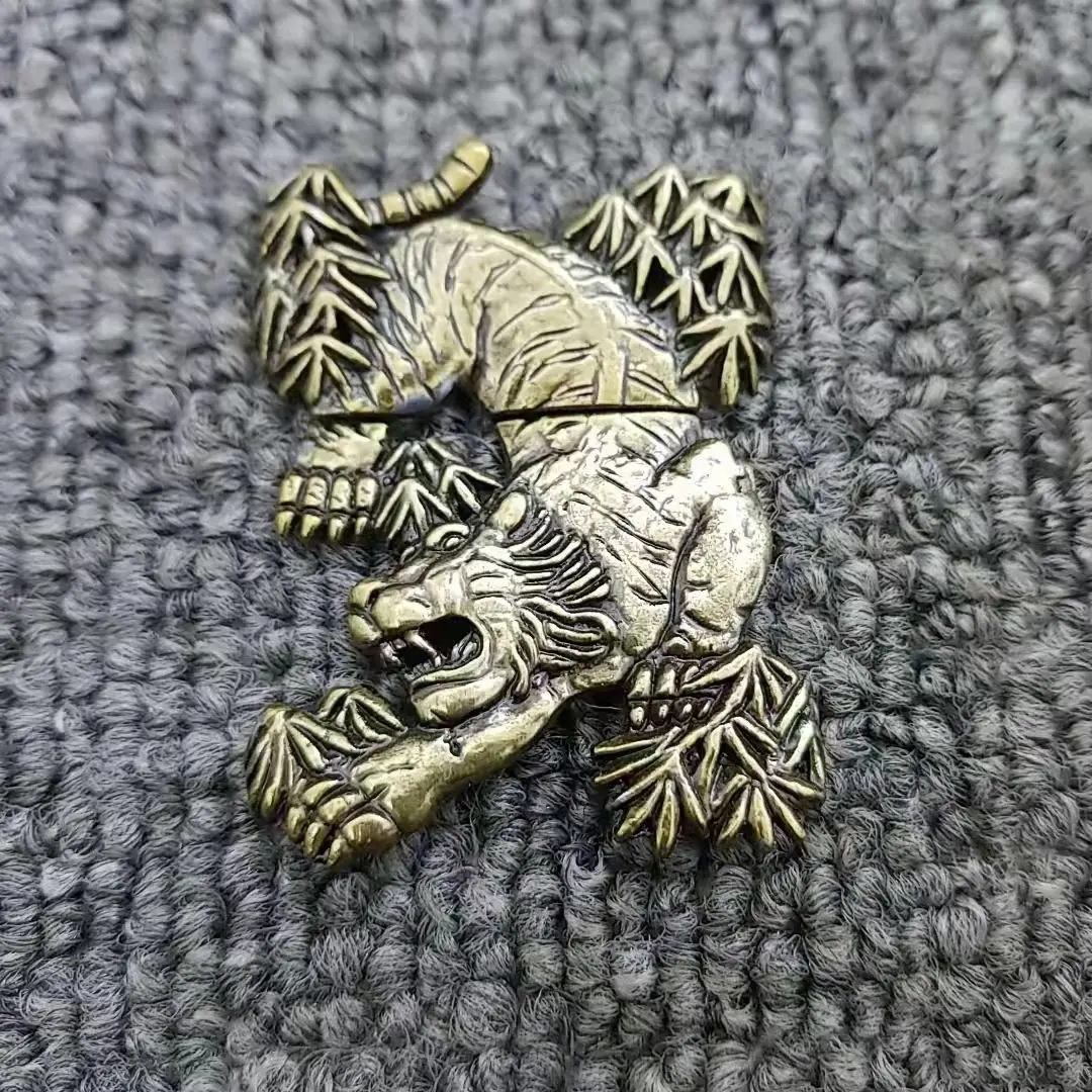 

Creative 3D Gold Silver Tiger Metal Badge For Zippo Kerosene Petrol Lighter DIY Handmade Decor Accessory Smoking Gadget Man Gift