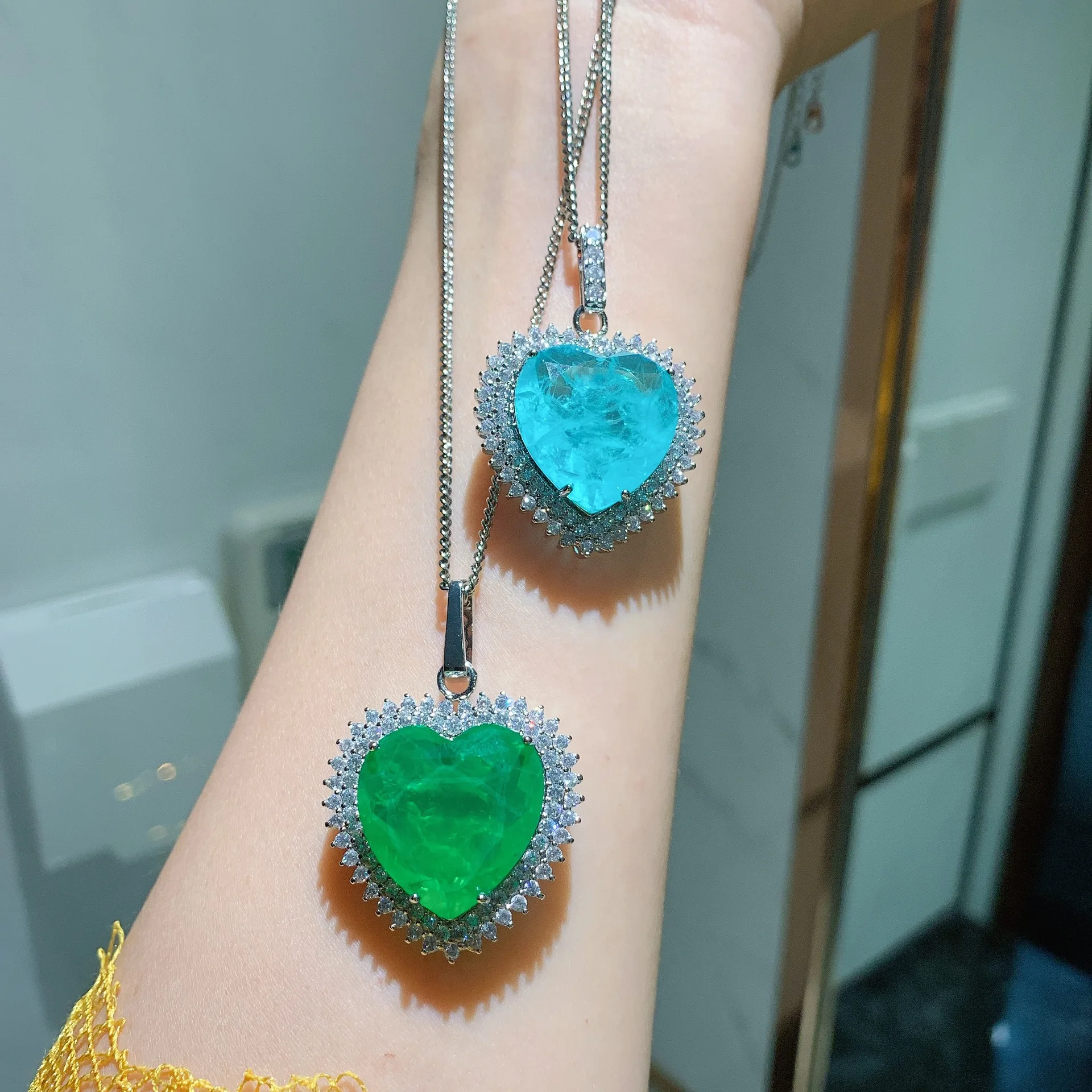 Женское ожерелье из серебра 925 пробы с изумрудом | Украшения и аксессуары