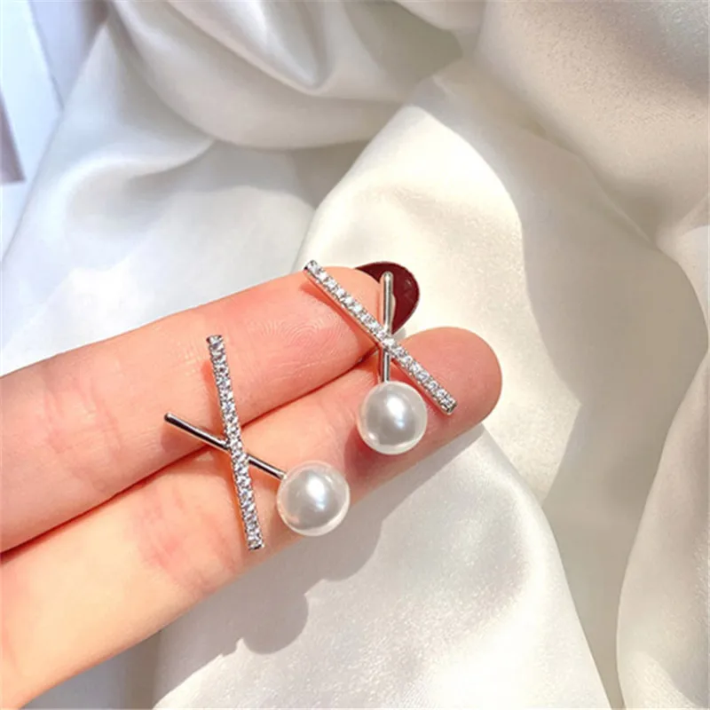 

Женские серьги-гвоздики из серебра 925 пробы с цирконом