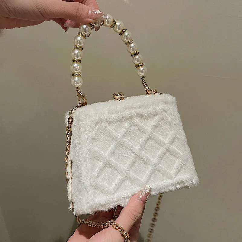 

Новая зимняя Сумочка, кошелек, дизайнерские маленькие мягкие плюшевые сумки через плечо для женщин, модная женская сумка на цепочке, сумка н...