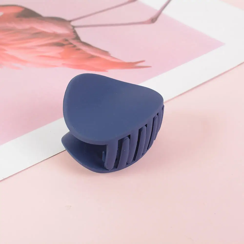 

2021 New Hot sale Korean Fashion Women Hair Claw Solid Color Hair Crab Small Size Retro Square Scrub Hair Clips Hair Accessories