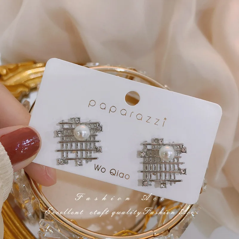 Новинка 2020 уникальный дизайн Необычные полые жемчужные серьги гвоздики