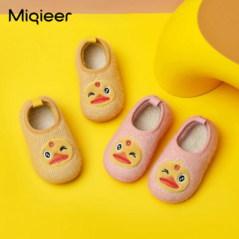 Зимние детские тапочки для дома мальчиков и девочек мягкие с мультяшным