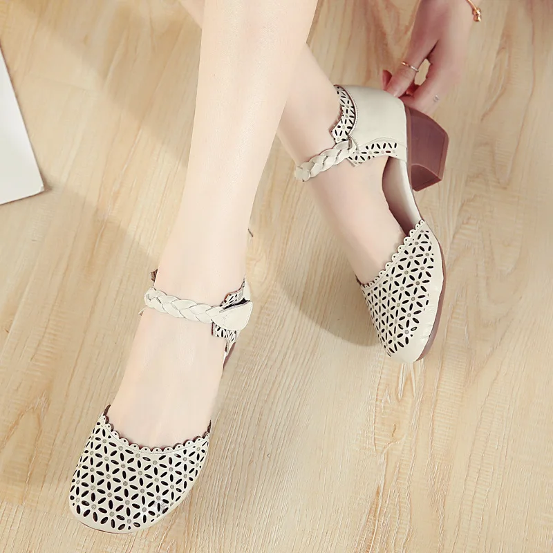 Xiuteng  2022 Summer New Soft Bottom Flat Genuine Leather Women Shoes Women Sandals Retro Handmade Flower Sandals For monther