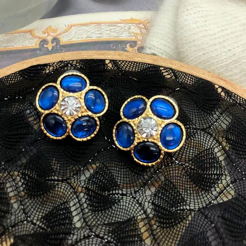 

French vintage product diamond-studded glass earrings