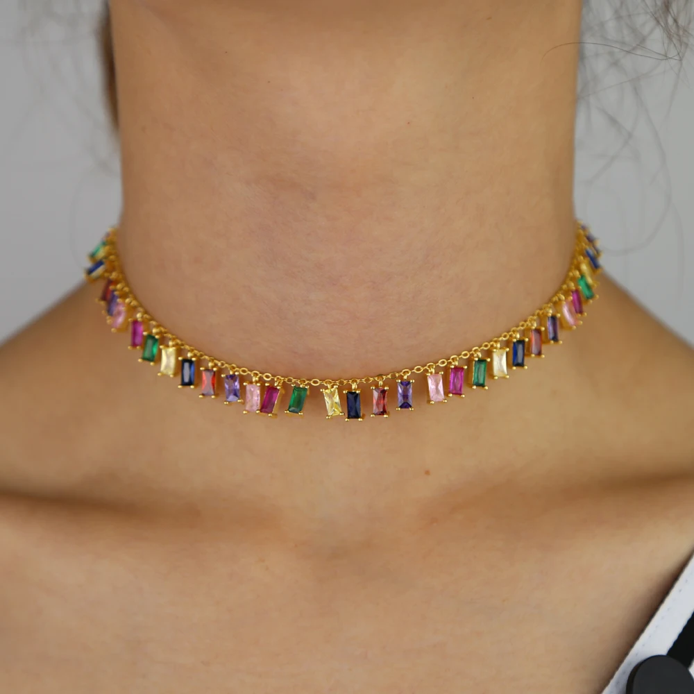 Массивное разноцветное колье чокер с разноцветными геометрическими фигурами и