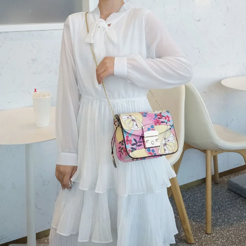 

Purses and Handbags Luxury Designer 2021 Fashionable Multi-capacity Shoulder Crossbody Bag Classic Graffiti Chain Bags Sac Femme