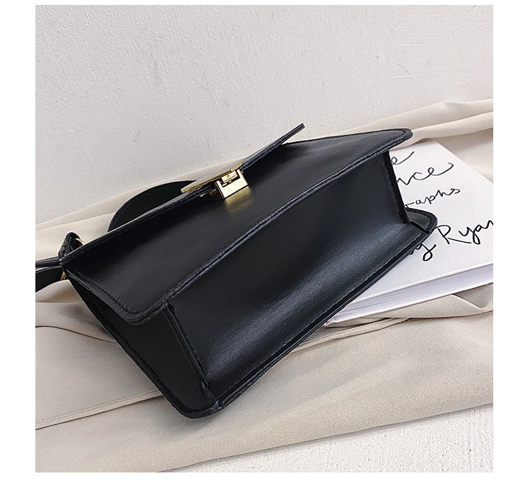 

Korean lock small square bag women's bag 2020 spring new fashion all-around ins fashion small bag Single Shoulder Messenger Bag