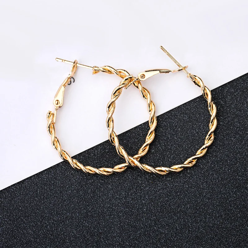 Лидер продаж круглые серьги кольца золотого цвета с витой волной узором для