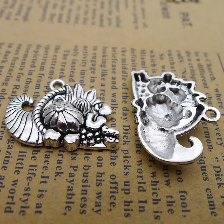 

Newest 8Pcs 20*28mm Antique Silver Color Alloy Snail Charms Fashion Necklace Pendant Accessory Charms For Jewelry Making