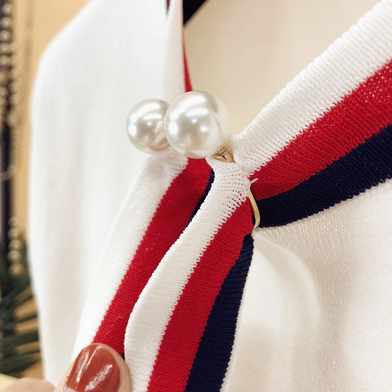 Женский трикотажный свитер из вискозы белый пуловер с круглым вырезом и коротким