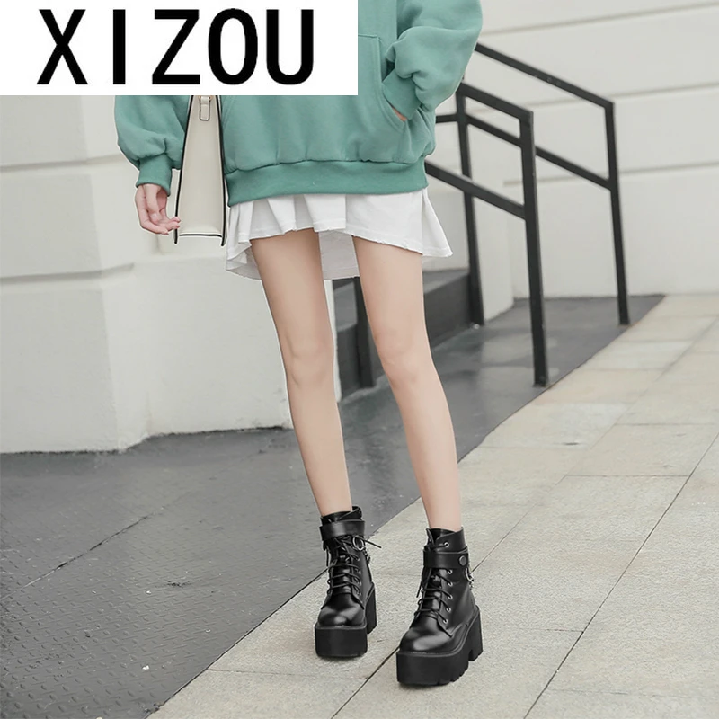 Женские кожаные ботинки с цепочкой черные на платформе блочном каблуке в