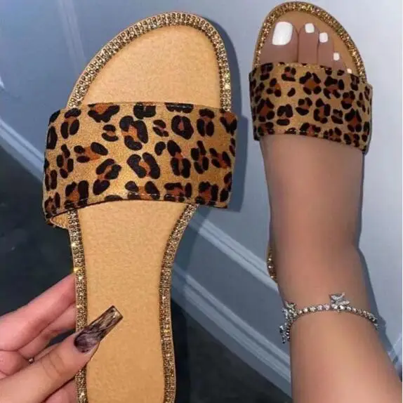 

2021 spring/summer women leopard print rhinestone single layer non-slip beach slippers outdoor versatile casual durable sandals