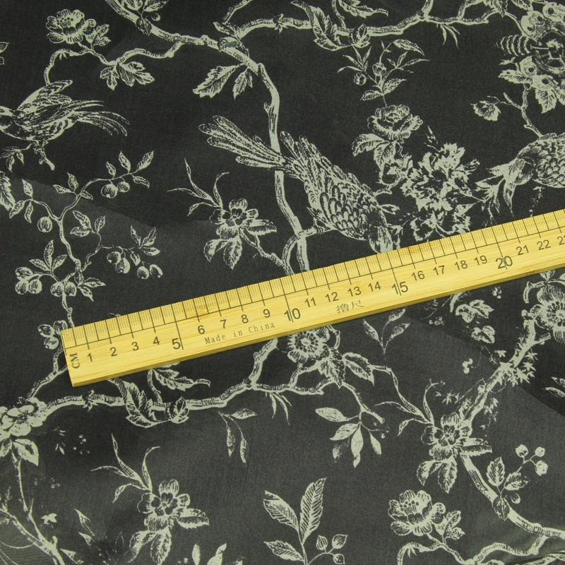 Дизайн растений и птиц на черной шелковой Марле Прозрачная Шелковая ткань