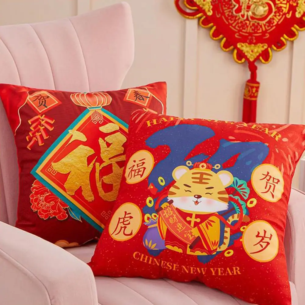 

Полезная Новогодняя декоративная подушка с изображением очаровательного тигра