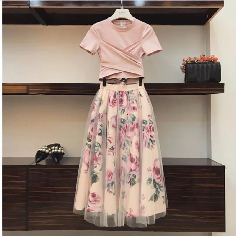 Женский комплект из двух предметов Асимметричная футболка и сетчатая юбка с