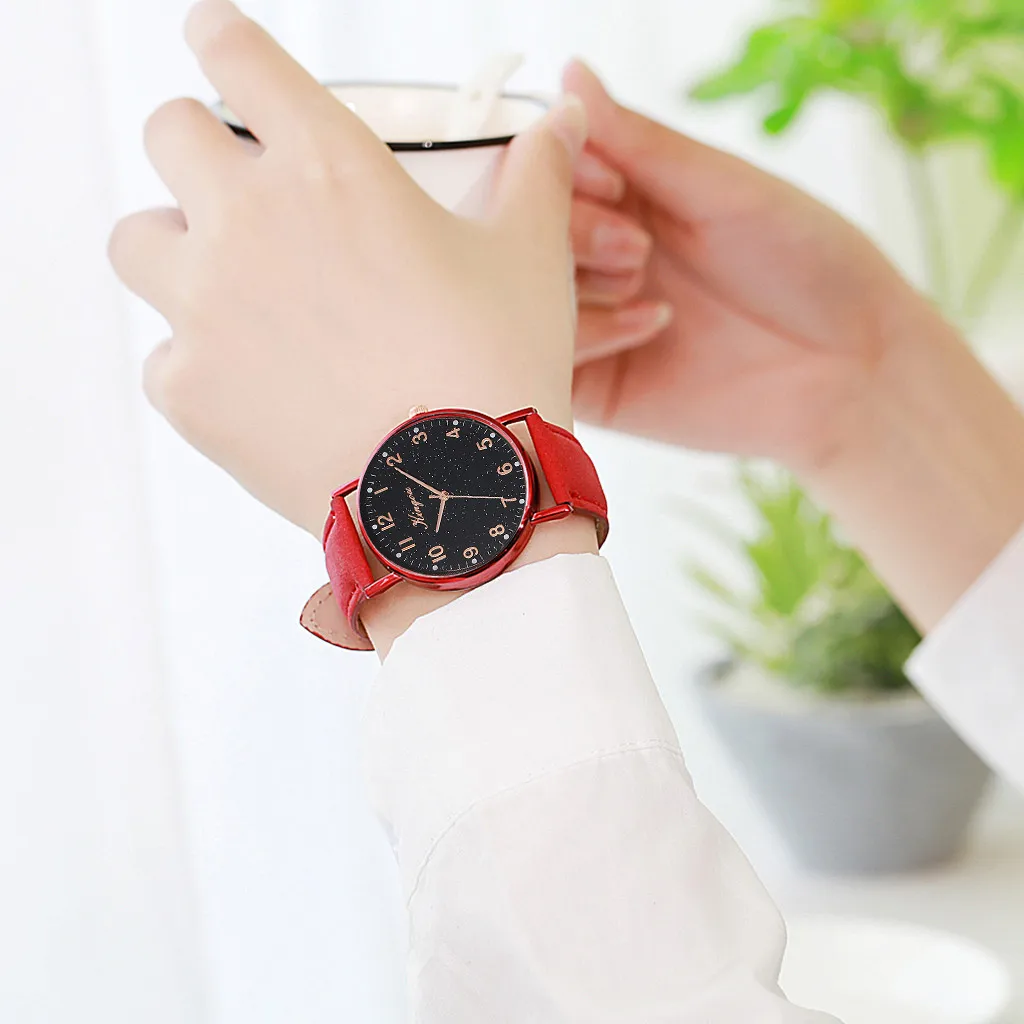 Часы наручные женские кварцевые с циферблатом звездное небо и ремешком из ПУ