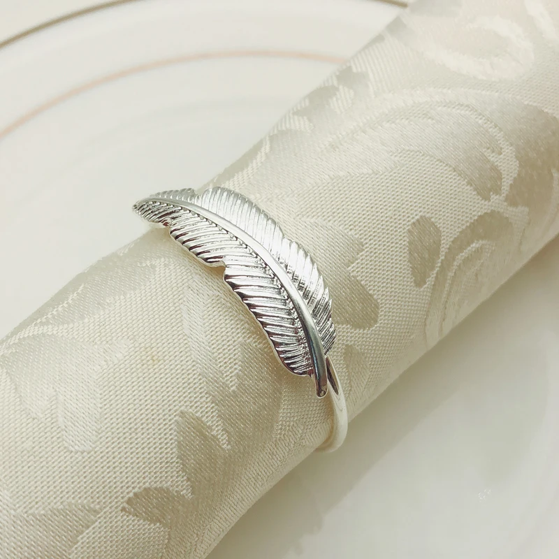 

Silver Feather Rounded Alloy Napkin Rings Set Of 12 Pieces Mondern Home Tabletop Decor Leaf Circle Zinc Alloy Tissue Napkin Ring