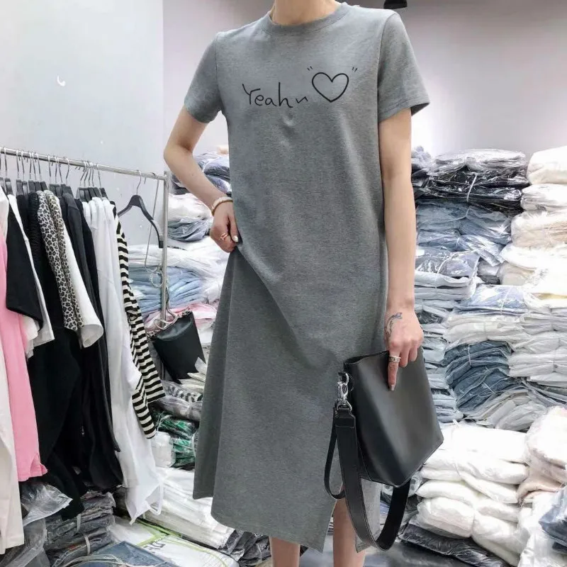 Женское однотонное платье с коротким рукавом повседневное черное средней длины