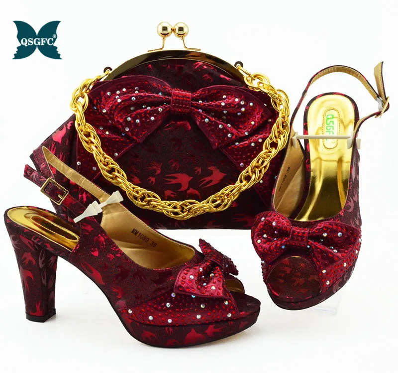 Женская модная обувь итальянского дизайна и сумочки в тон украшенные Стразы