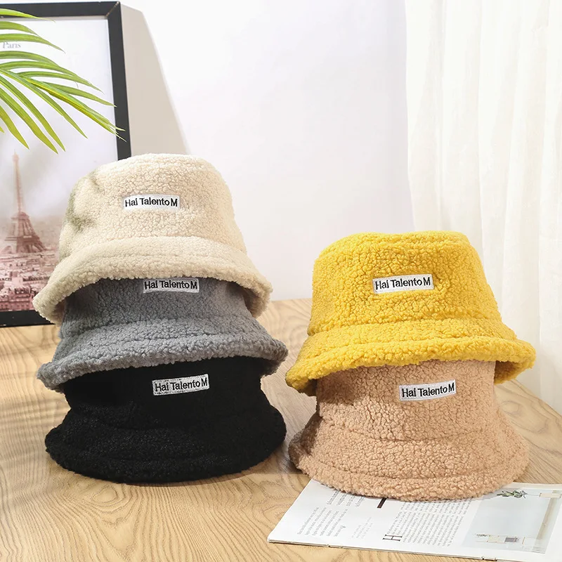 Новая женская осенняя и зимняя теплая шапка из овечьей шерсти повседневная в