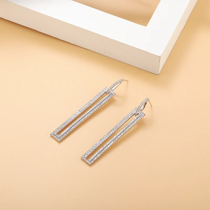 

European andEuropean and American jewelry personality simple fashion cold style high-end earrings female exquisite full diamond