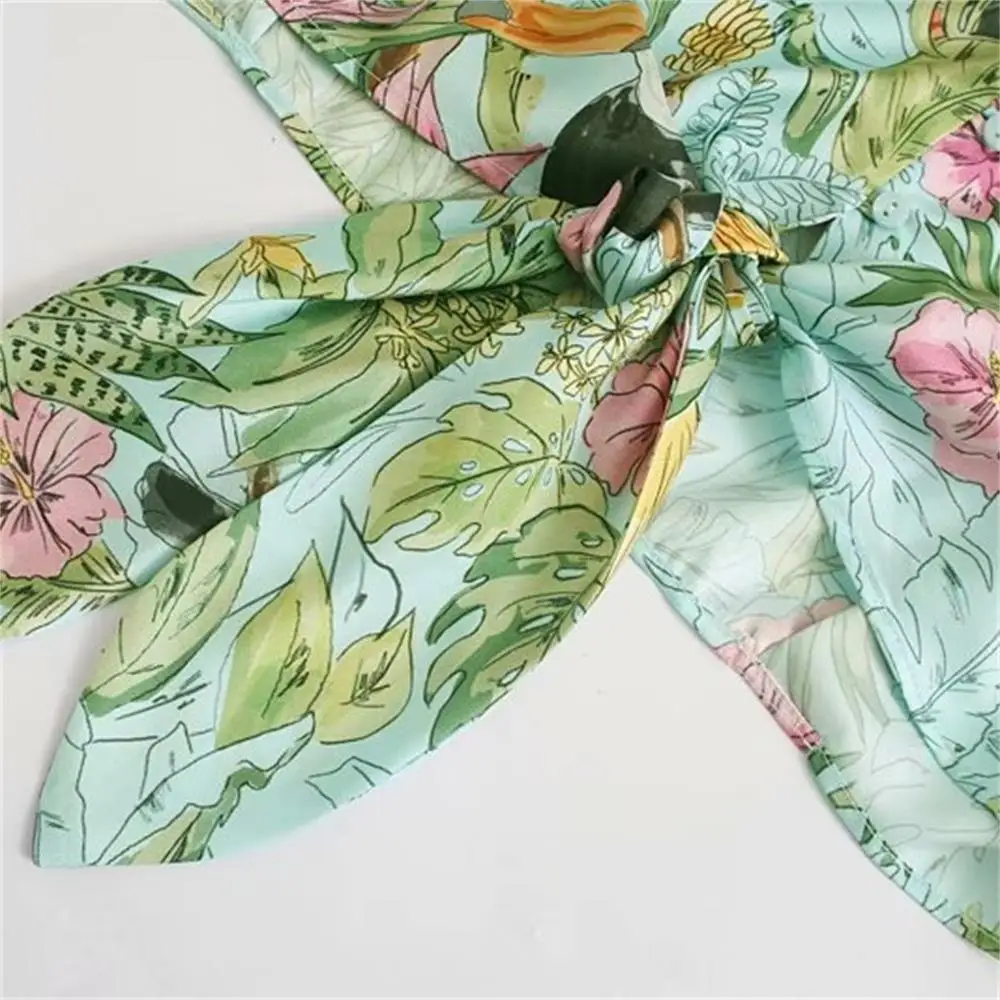 

2020 new retro knotted flower print loose V-neck casual vacation sunscreen hem knotted short shirt