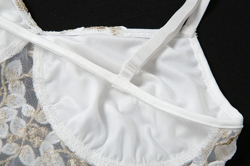 

Women Close-fitting Sexy Camisole White Floral Embroidery Pattern V-neck Crop Tops