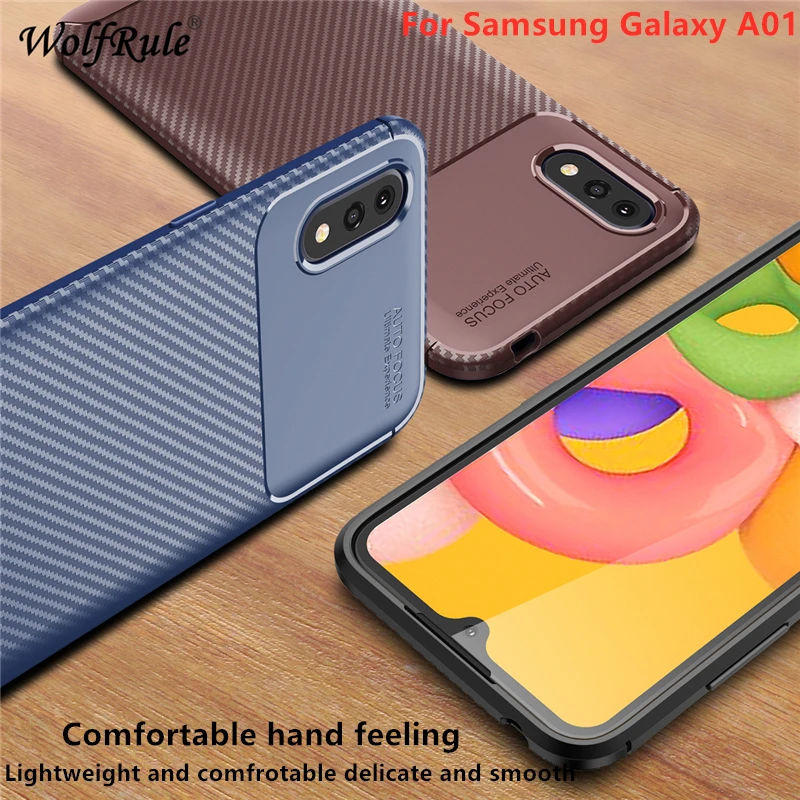 Чехол для Samsung Galaxy A01 противоударный мягкий бампер из углеродного волокна ТПУ
