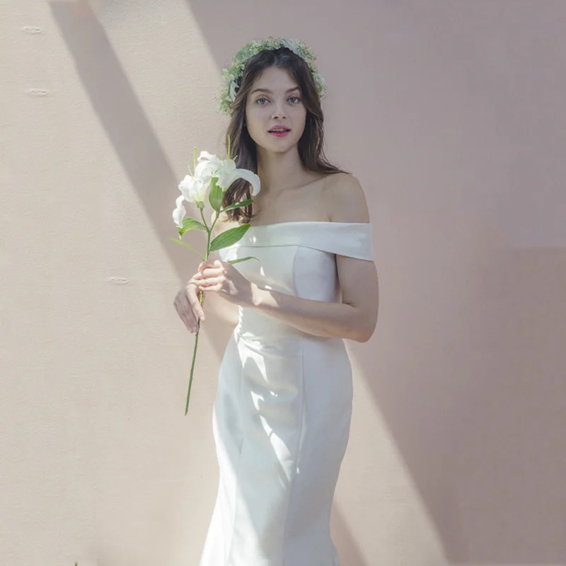 

2021 luxury quality fashion women's Strapless Bridal Dress high-end satin white dress elegant lace up slim white wedding dress