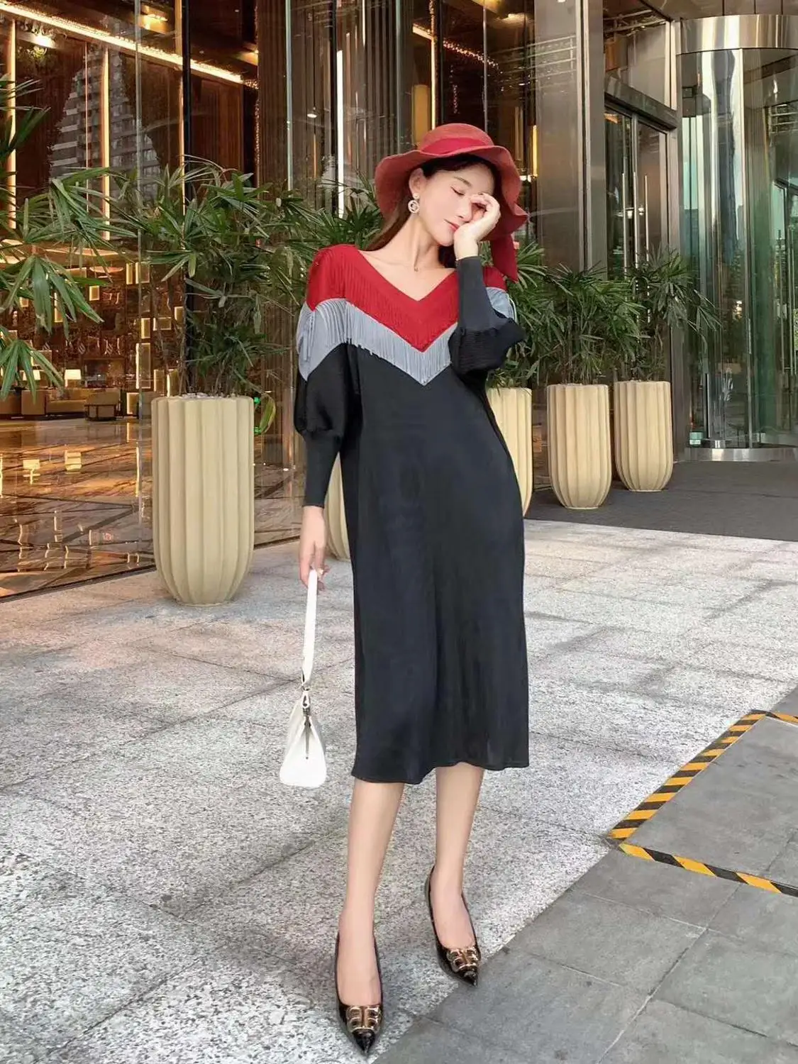 

HOT SELLING Miyake fold v-neck Fashion Western style patchwork tassel dress Straight dress IN STOCK