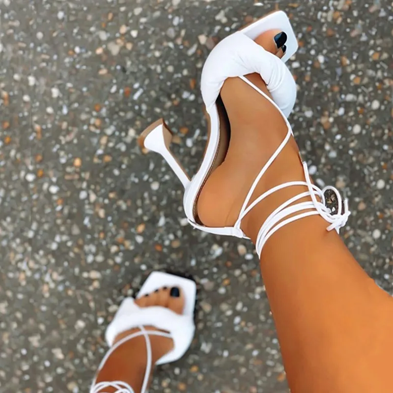 Босоножки женские на высоком каблуке с ремешком щиколотке цвет