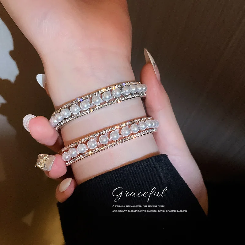 

Korean Diamond Studded Pearl Buckle Bracelet Ins Net Red Temperament Cold Wind Girl's Best Friend Retro Hand Ornament G