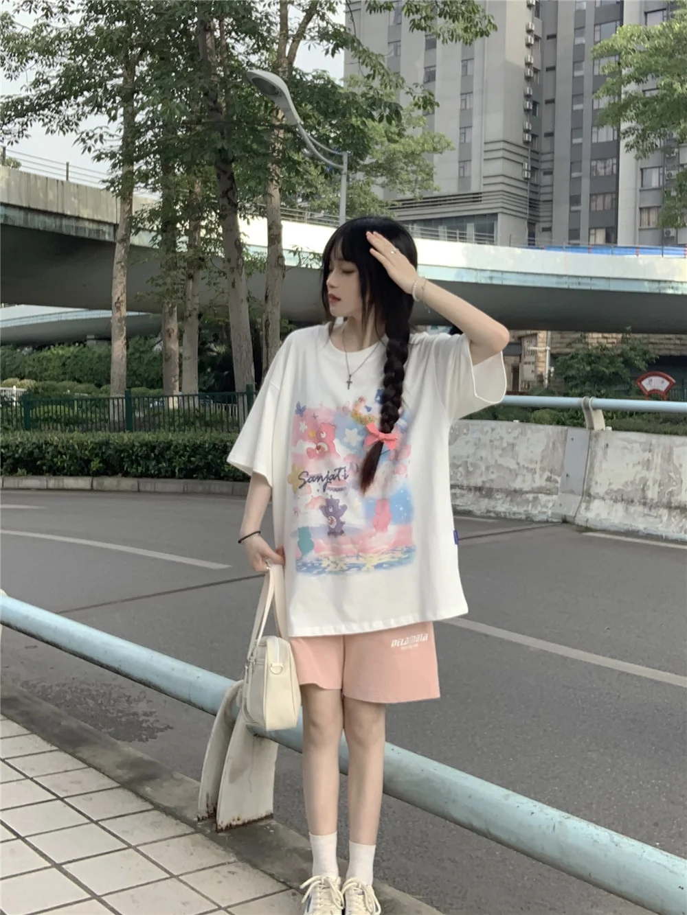 Женская Корейская футболка с мультяшным принтом свободная круглым вырезом