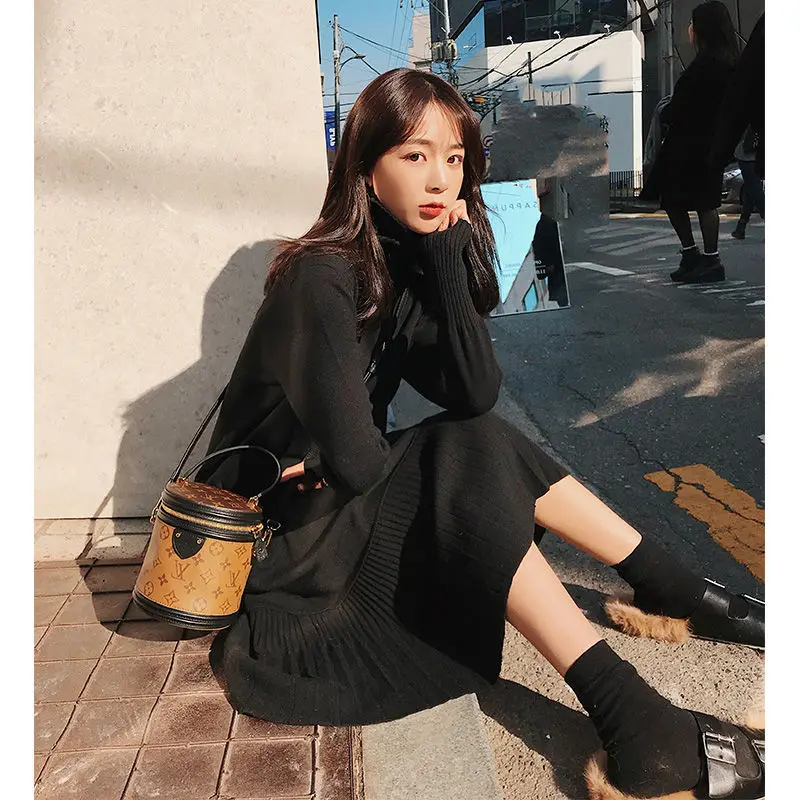 Женское трикотажное платье свитер с длинным рукавом и воротником стойкой весна