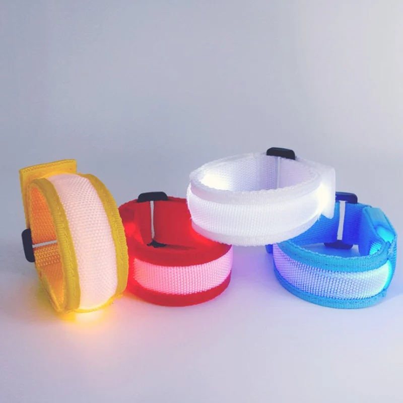 Браслеты для велосипедистов на батарейках нарукавники мигающие спортивный