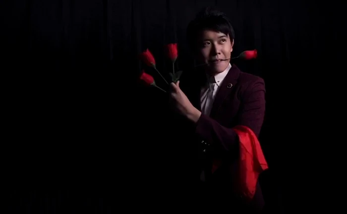 The Rose 2 0 Волшебные трюки для сцены уличная магия One Change to Four Roses Flower Appearing Magica Gimmick Props