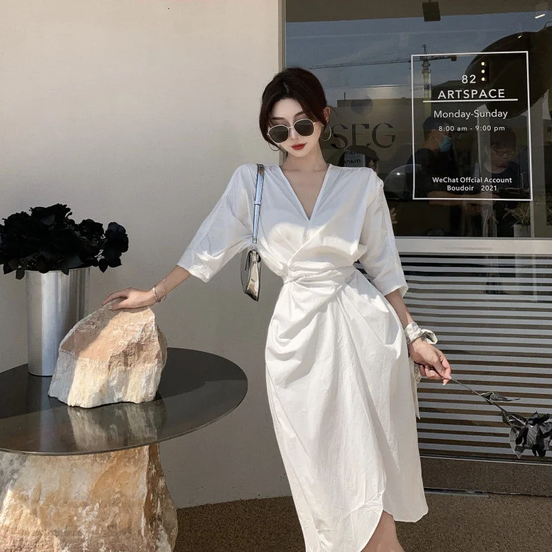 

2021 Korean minority white irregular V-neck waist slim dress