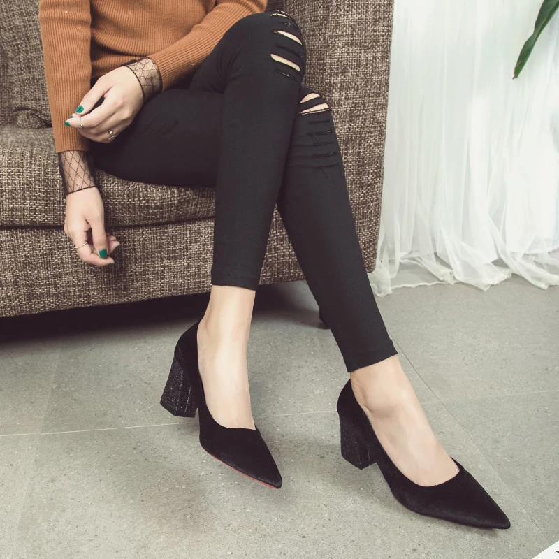 

The New Velvet Dress Has High-heeled Heels and Light-mouthed Single-shoe Flash Heels