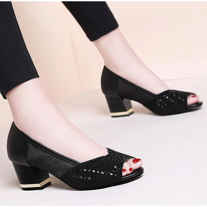 

Dropshipping Breathabale Slip On Female Low Heels Hollow Shoes Summer Ladies PU Fashion Sandals Women's Peep Toe Mesh Pumps