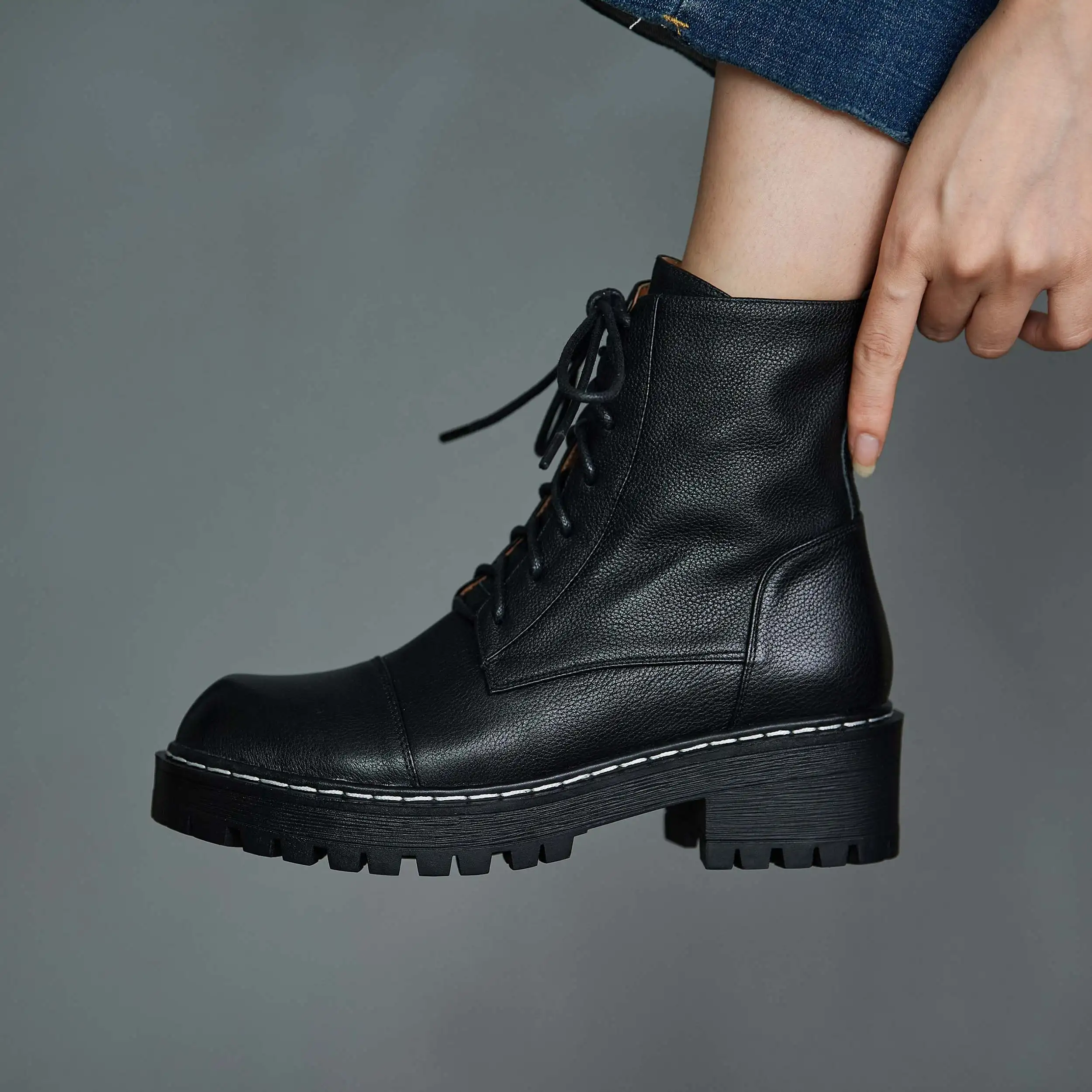 

Krazing pot new arrival genuine leather high quality platform round toe thick med heel zipper pretty girls cozy ankle boots L75